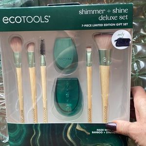 Eco tools 7 piece makeup brush set with sponge and sponge case BN